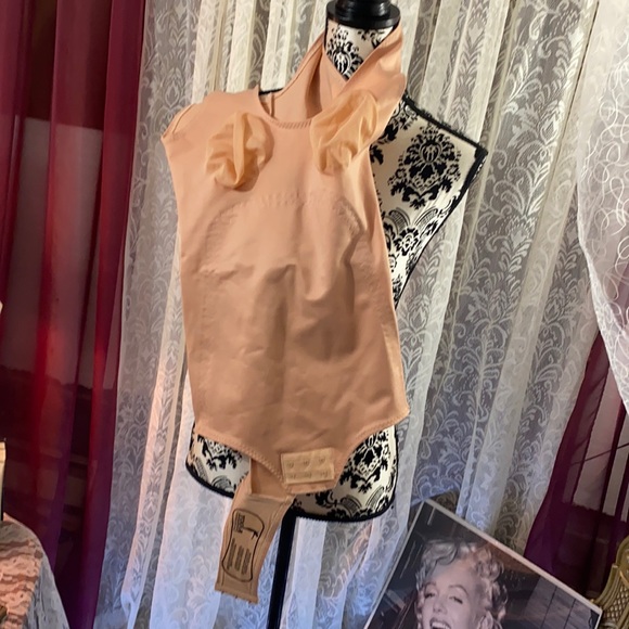 Compression shape wear - Picture 2 of 5